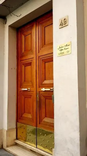 Alis Laura - 10 Mins To Colosseum, Modern & Near Metro Bed & Breakfast