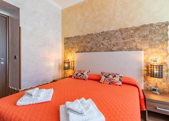 Alis Laura - 10 Mins To Colosseum, Modern & Near Metro