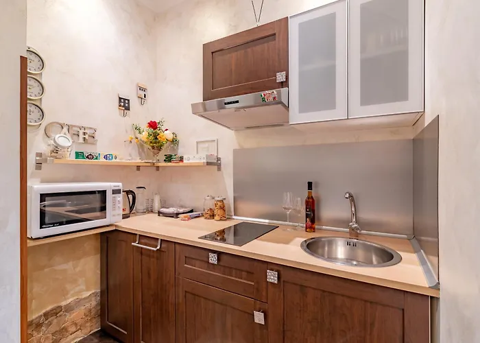 Alis Laura - 10 Mins To Colosseum, Modern & Near Metro Bed & Breakfast