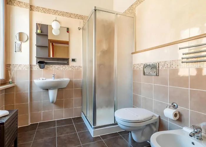 Bed & Breakfast Alis Laura - 10 Mins To Colosseum, Modern & Near Metro 4*