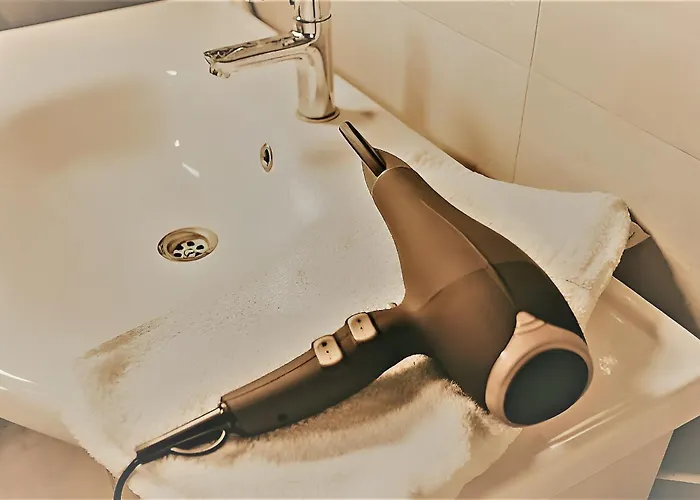 Bed & Breakfast Alis Laura - 10 Mins To Colosseum, Modern & Near Metro 4*